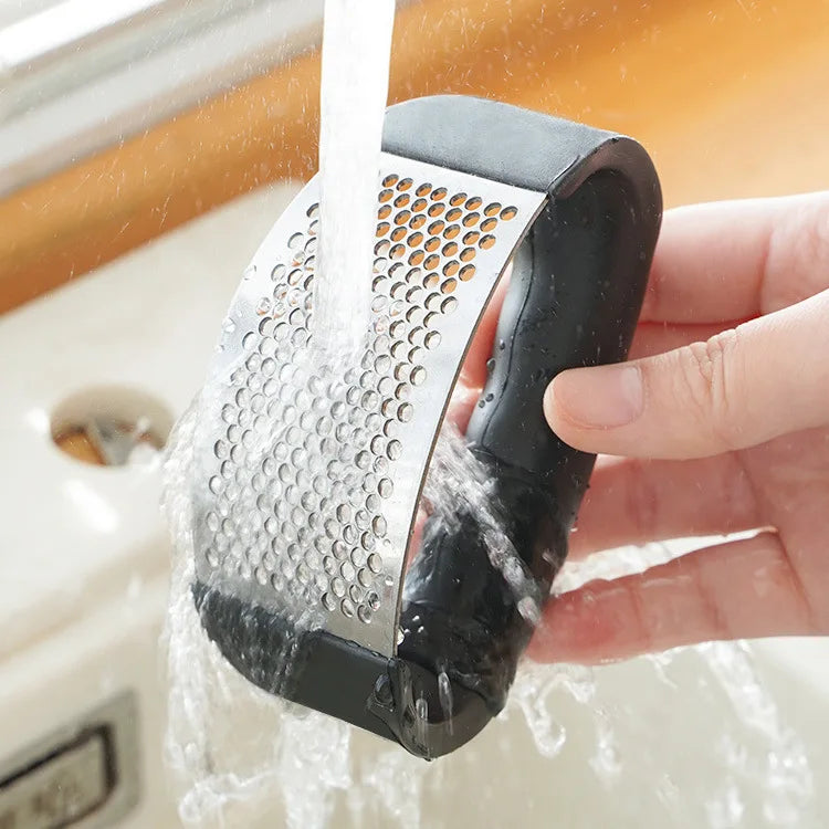 Ergonomic Garlic Rocker – Stainless Steel Hand Press for Garlic &amp; Ginger